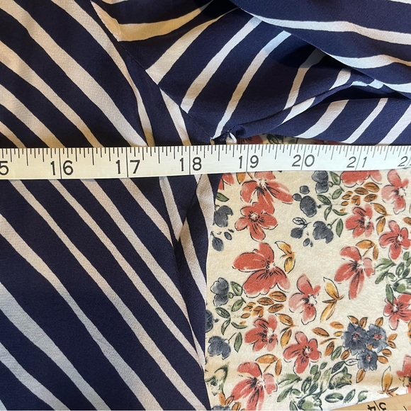 Lilly Pulitzer 100% Silk Blouse Shell Striped navy blue Size Small - Picture 6 of 8